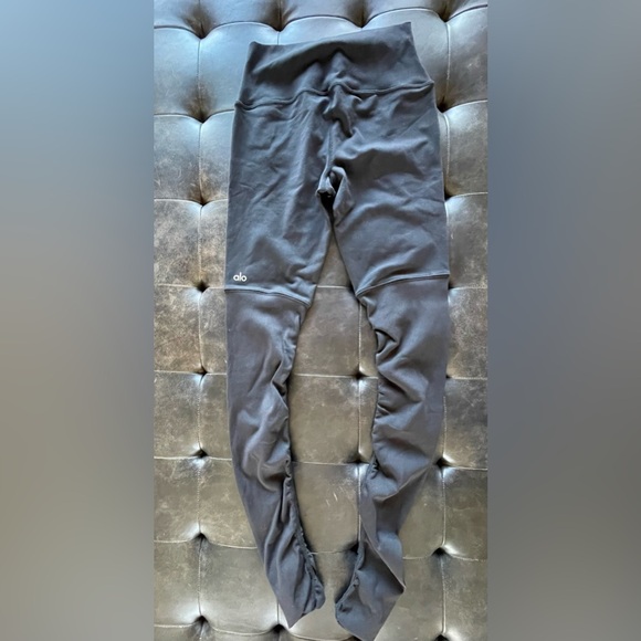 Alo high waist goddess legging in black, size small. - Picture 6 of 6